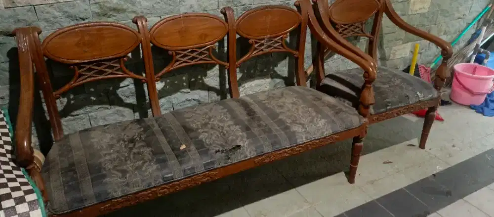 1 set kursi tamu jual apa adanya 1.000.000 bisa nego