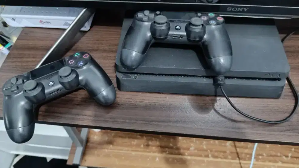 Dijual PS 4 Slim 1Tb No Minus Fullset