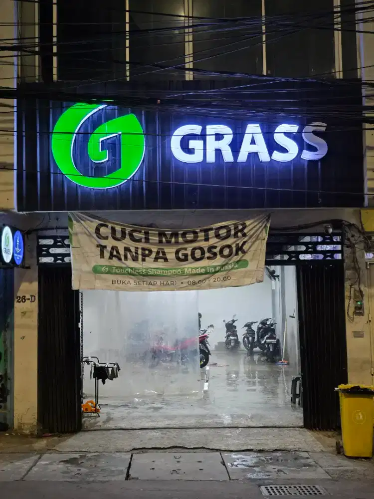 Operator Cuci Motor & Helm