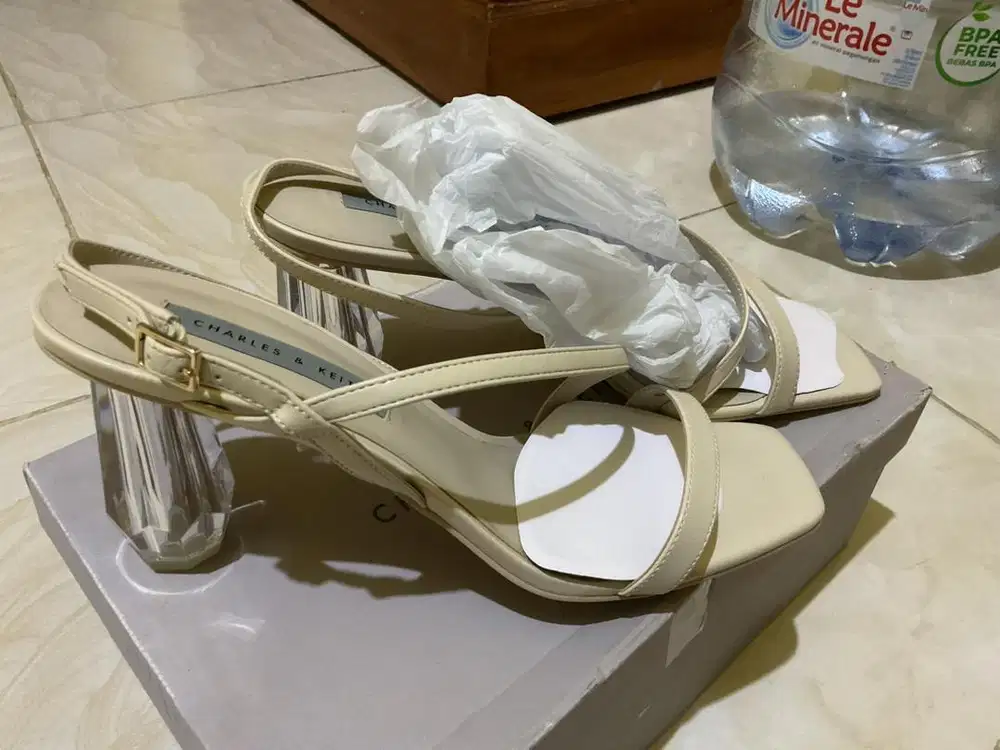 Heels Chalk Sandal Charles&Keith Uk.40