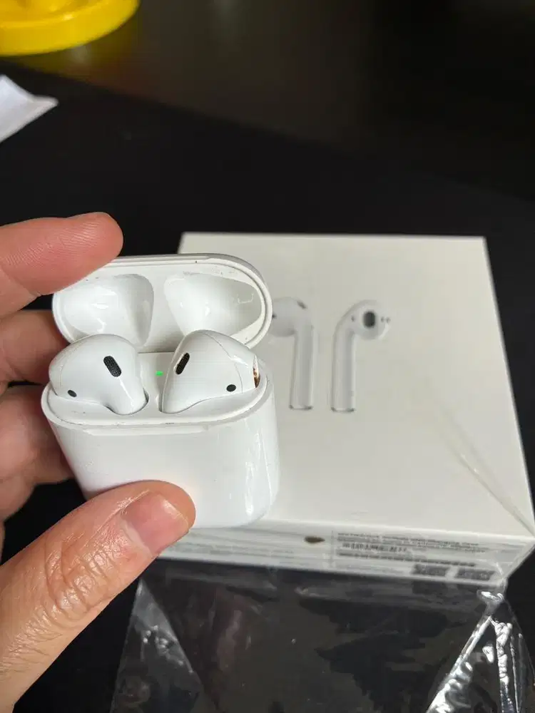 Apple airpod 2 wired charging case