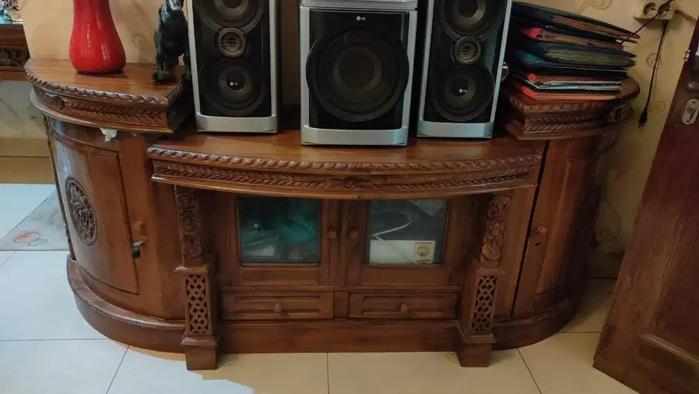 Meja Serbaguna di ruang tamu