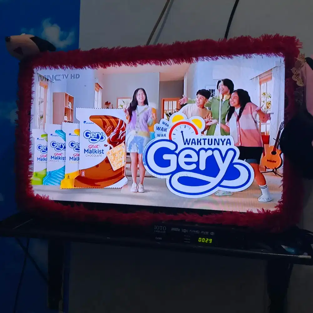 Tv LCD Politron 24in + STB+ antena tinggal pakai