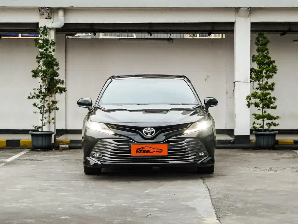 TOYOTA CAMRY V 2.5 SUNROOF MATIC HITAM 2020