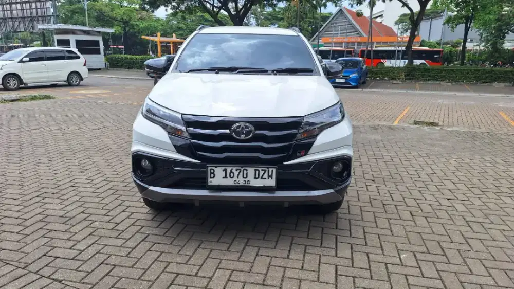 Toyota Rush GR AT 2025 putih