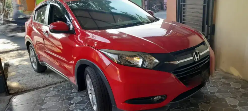 Dijual mobil HRV warna merah
