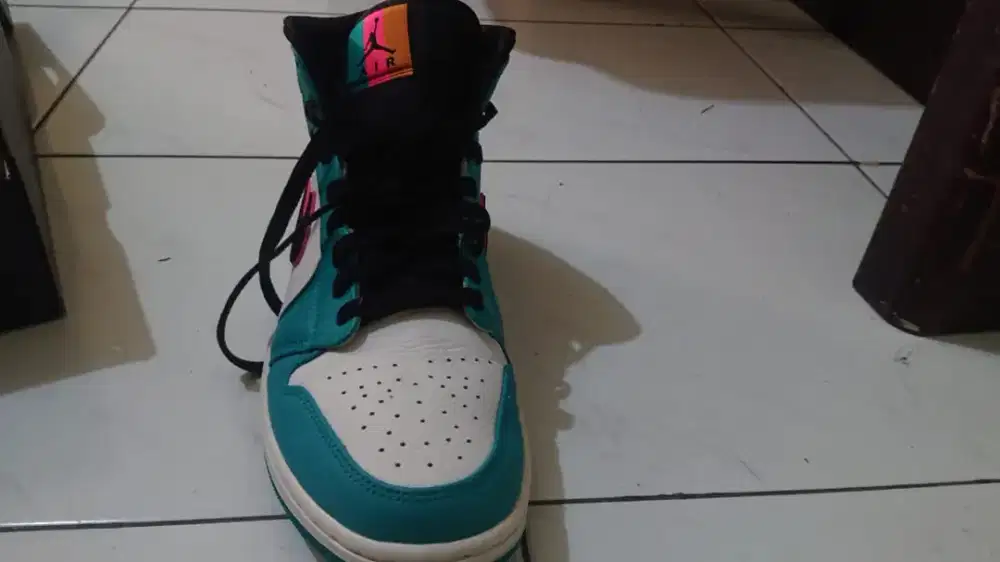 jual sepatu nike air jordan 1 mid se South beach