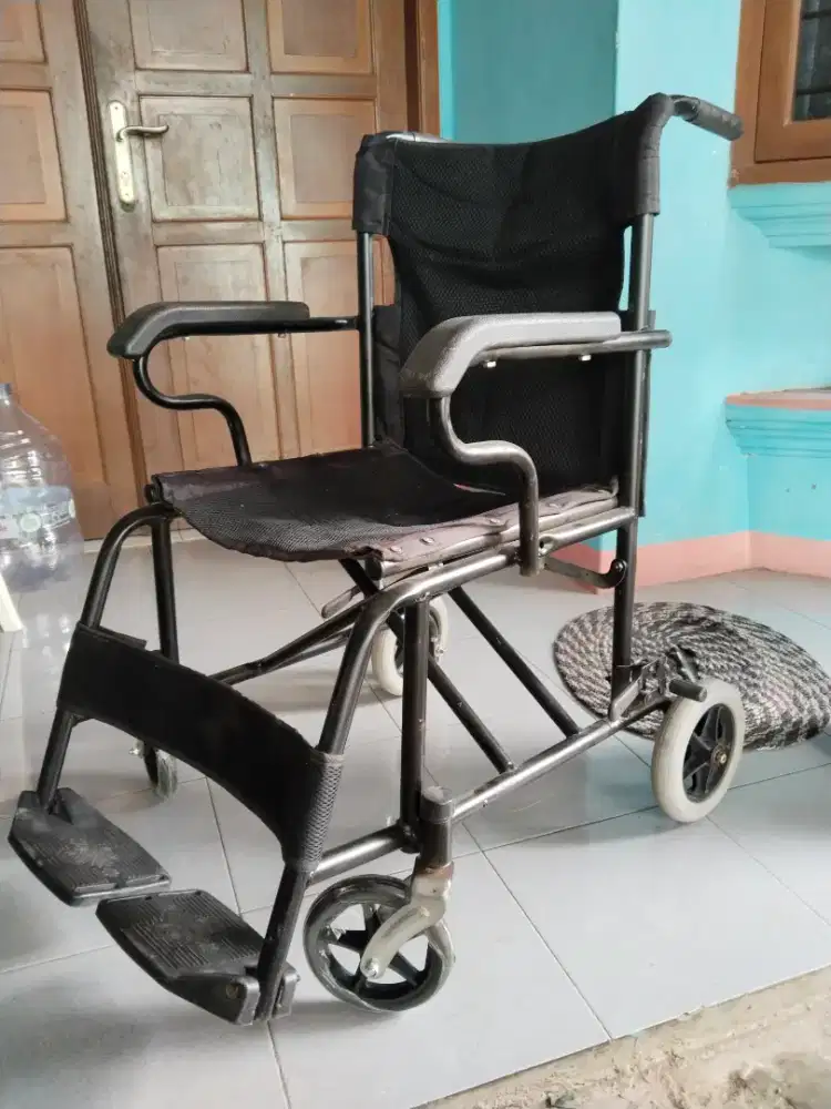 Dijual kursi roda second layak pakai harga bersahabat