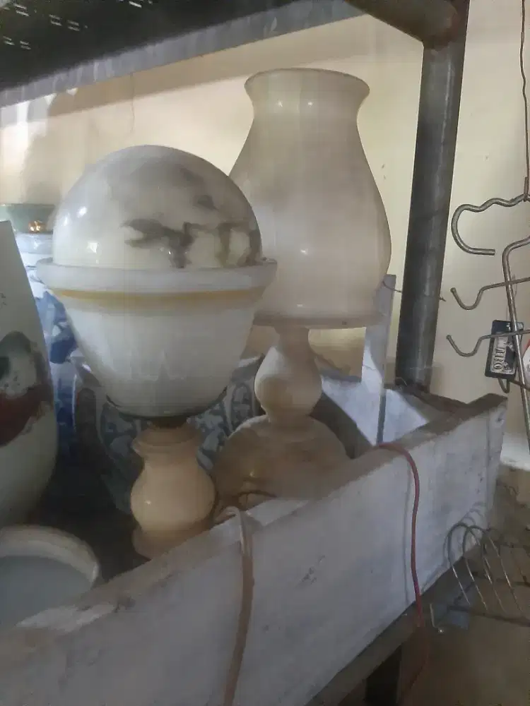 Lampu duduk bahan marmer