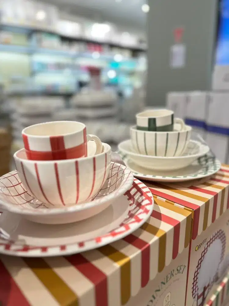 Perlengkapan makan set informa