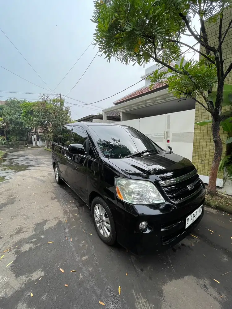 Toyota Voxy 2007 Bensin