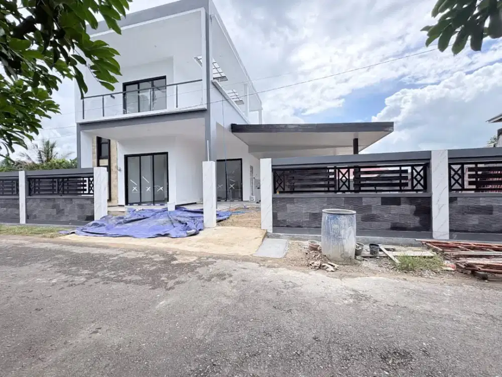 Rumah Mewah Komplek Halim, Banjarbaru. (belakang cafe karindangan)