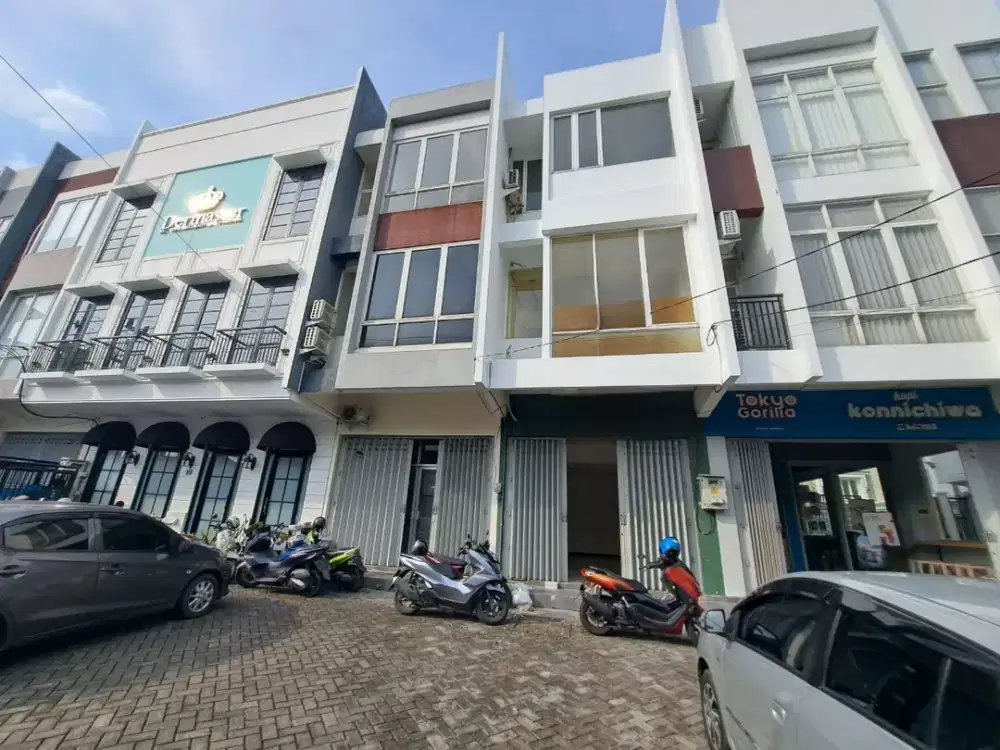 RUKO DHARMAHUSADA 3 LANTAI STRATEGIS, PARKIR LUAS