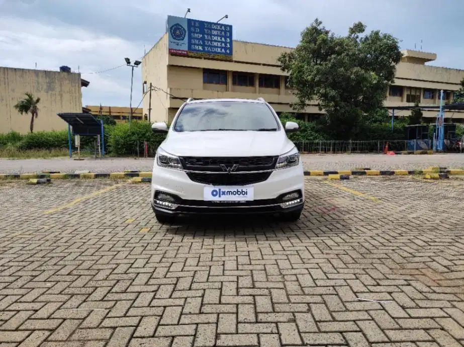 TDP 7,JT Wuling Cortez 1.5 LT Lux Plus Bensin-AT Putih 2019