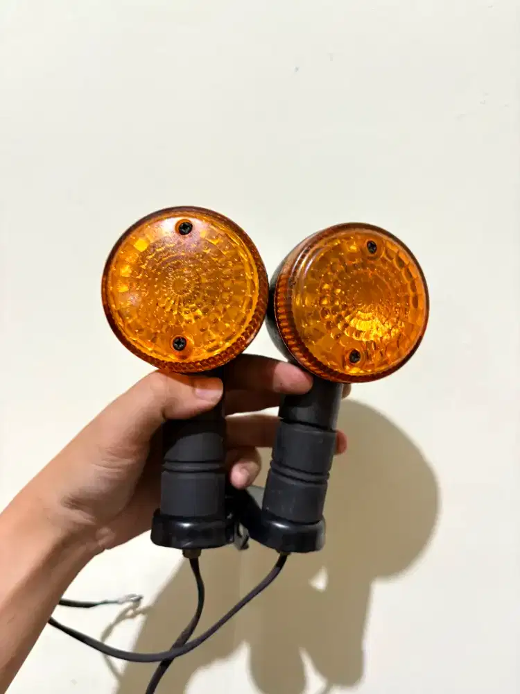 Lampu sein benelli 200 efi