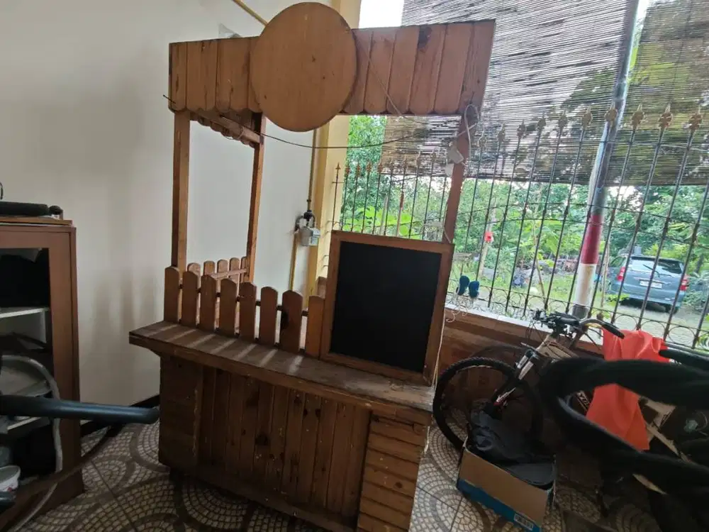 Gerobak/Booth Usaha Kayu Model Pagar - Kondisi Kokoh & Ada Laci