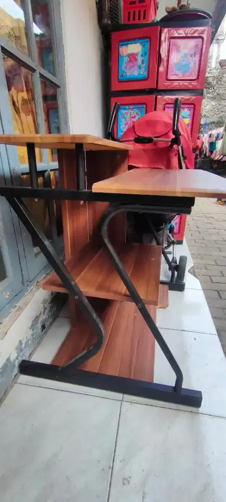 Meja komputer atau meja belajar