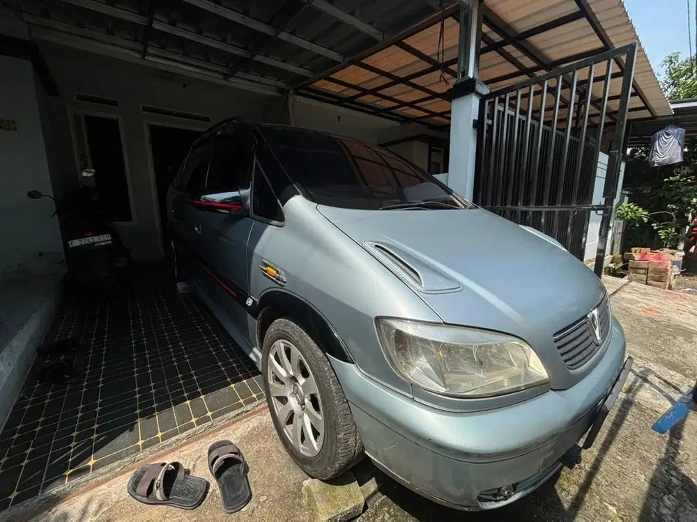 Mobil Chevrolet Zafira terawat rapih bersih