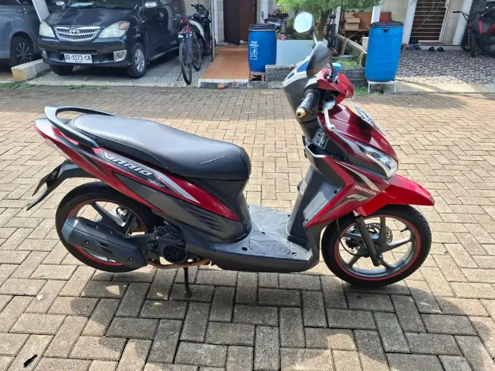 Dijual honda vario 110 cc warna merah plat jakarta selatan