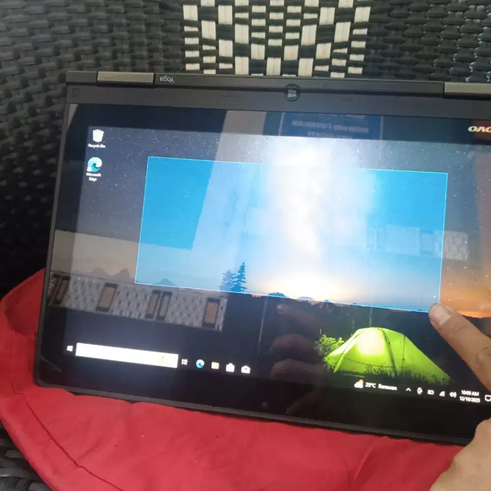 Lenovo Thinkpad Yoga 20CDA
Leptop fleksibel bisa di putar 360