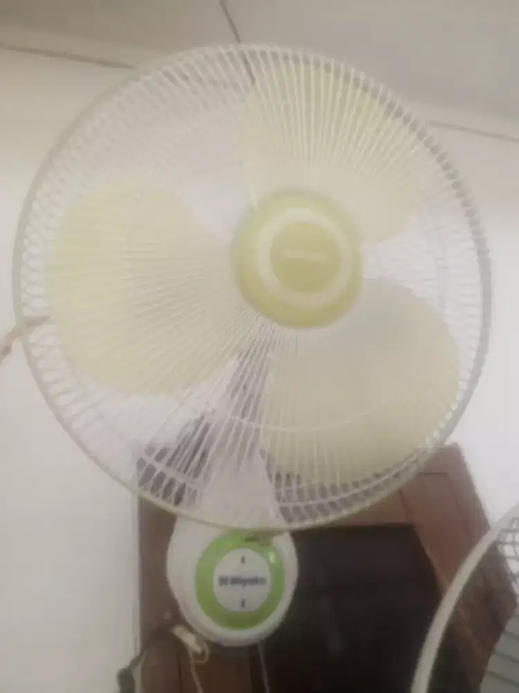 Kipas angin dinding 16 inch miyako normal siap pakai nego tipis