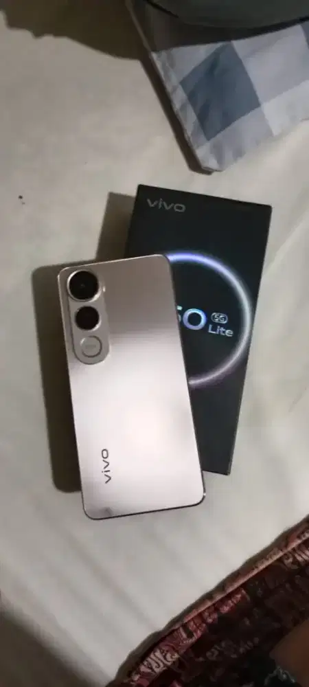 Vivo v50 5g / vivo y22 fullset second