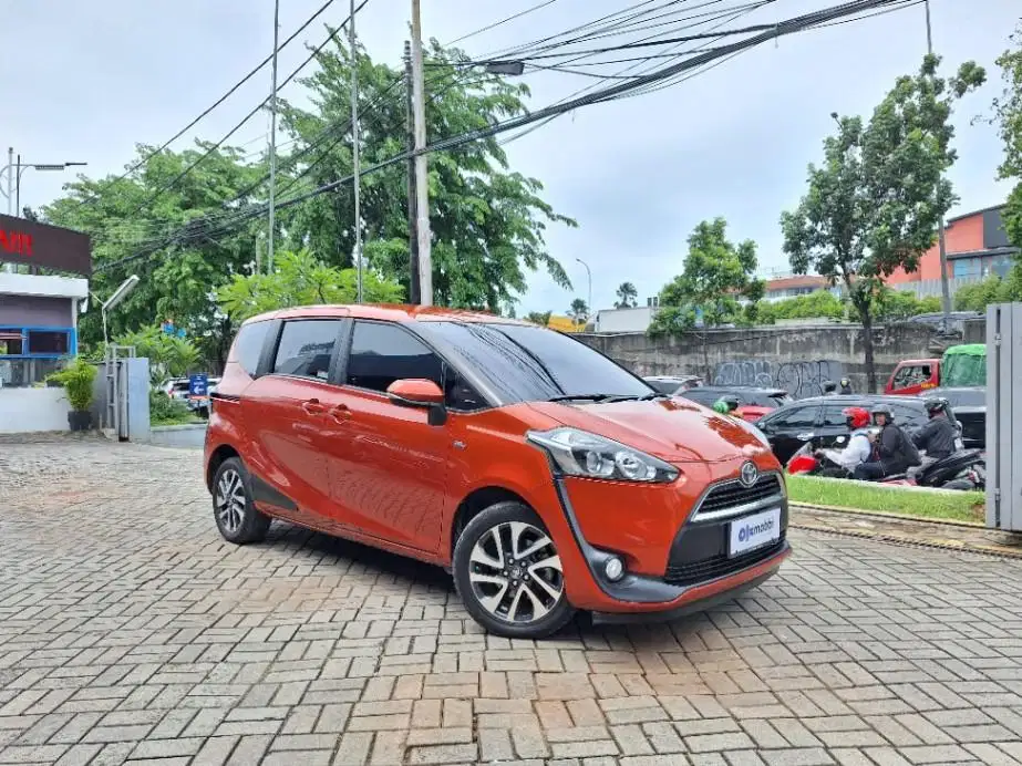 LOW DP Toyota Sienta 1.5 V Bensin-MT 2017 5PK