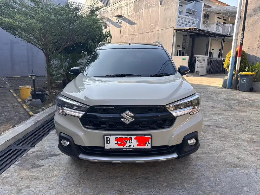 Suzuki XL 7 Alpha Hybrid AT Ivory White