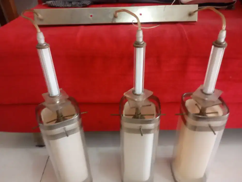 Lampu gantung 3 bohlam bahan beling