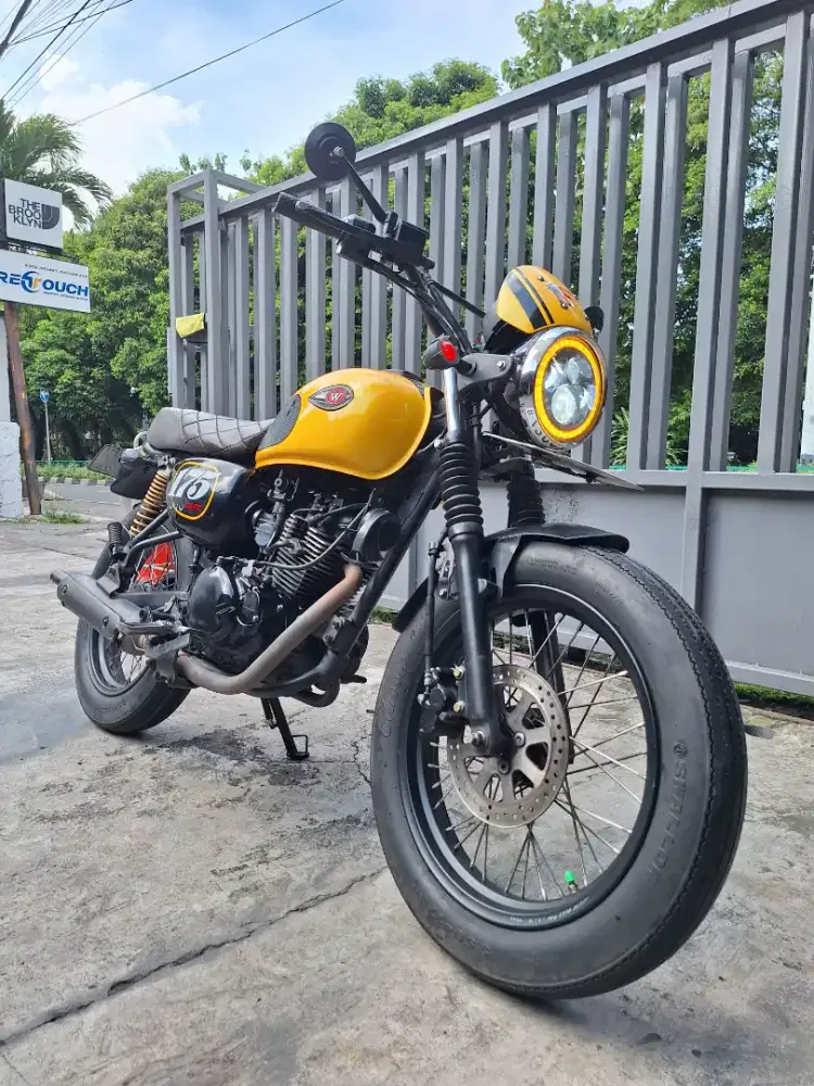 Kawasaki W175 Cafe Yellow 2019