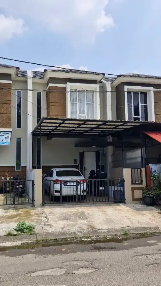 Disewakan Rumah 2 lantai Vila Dago Raya di jalan utama