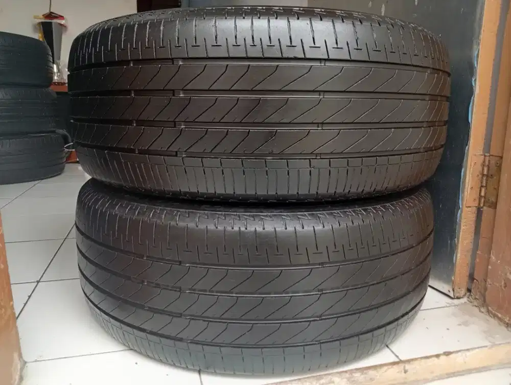 Ban Bridgestone Turanza T005a 235/50 R18 Alphard Vellfire Camry