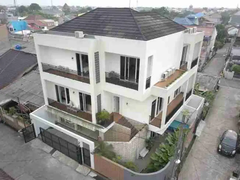Rumah baru modern tropis 3 lantai di hook dalam komplek jatibening