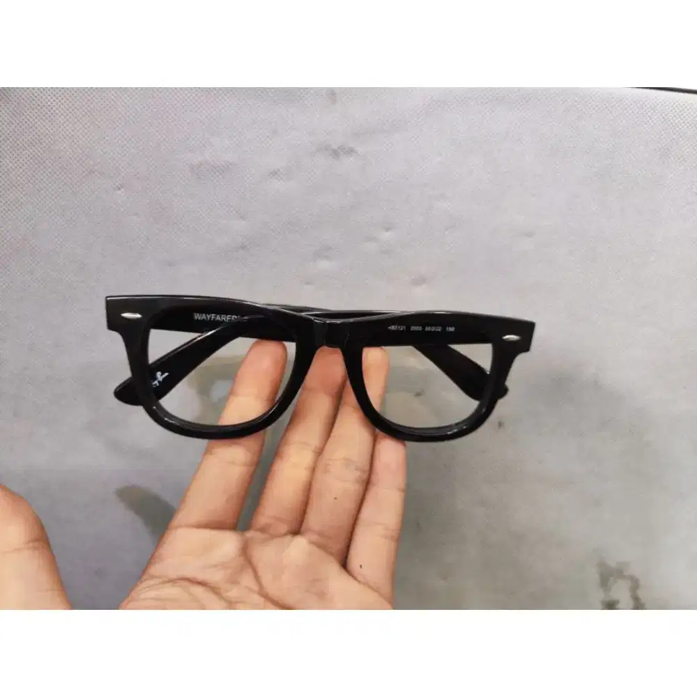 Kacamata RAY-BAN tipe WAYFARER original made in Italy