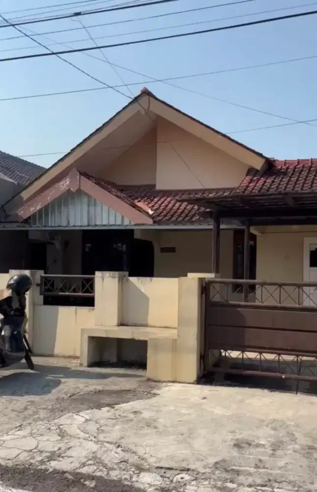 Dijual cepat rumah classic, lokasi nyaman, cluster, siap huni