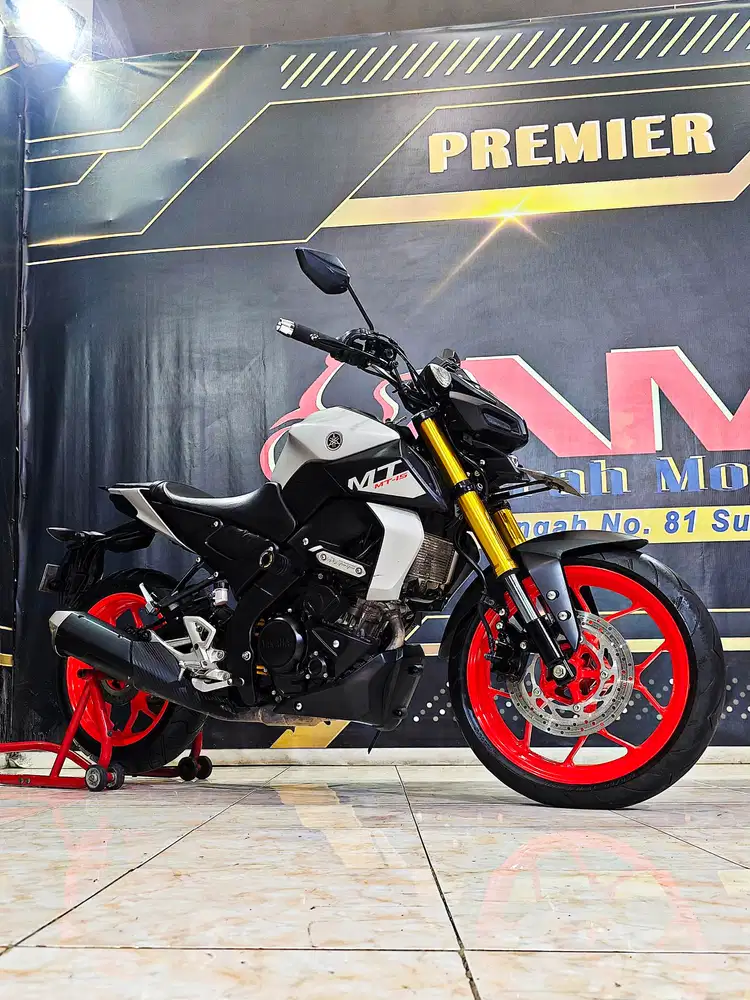 MT15 Reg.2021 km.14rb naked  perfom terbaik.Anugerah motor rungkut