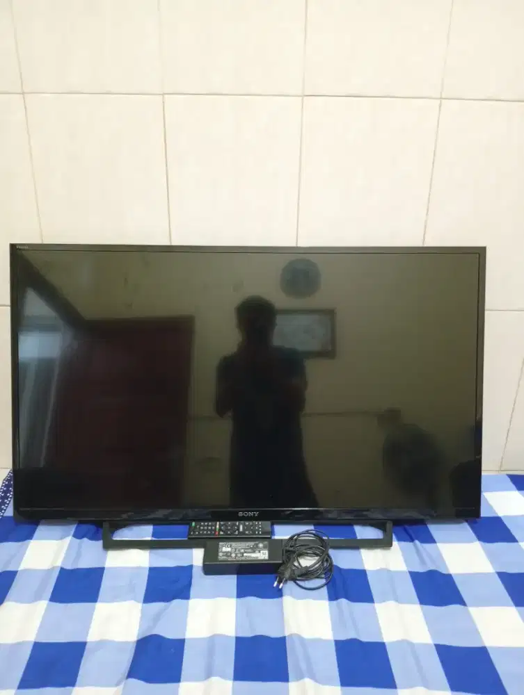 TV Sony 40 Inch Layar Mati Suara Hidup