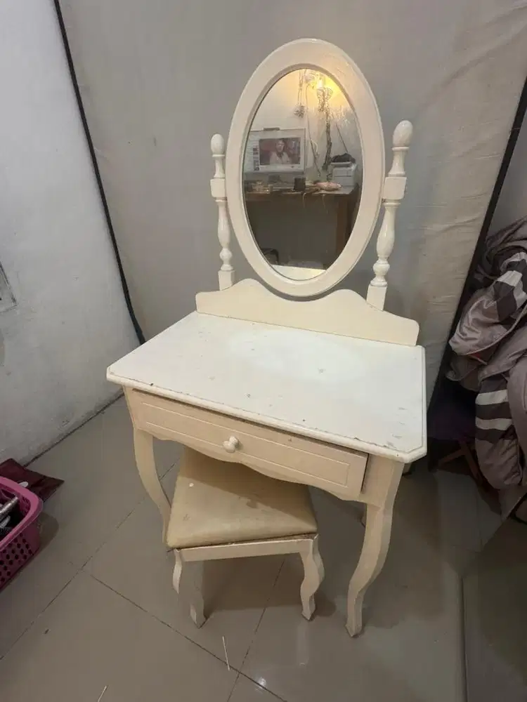 Meja Rias Ifurnholic