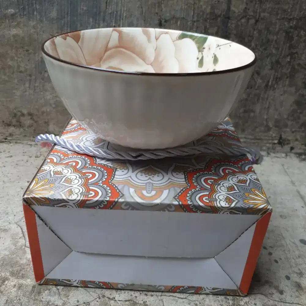Mangkok keramik motif bunga
