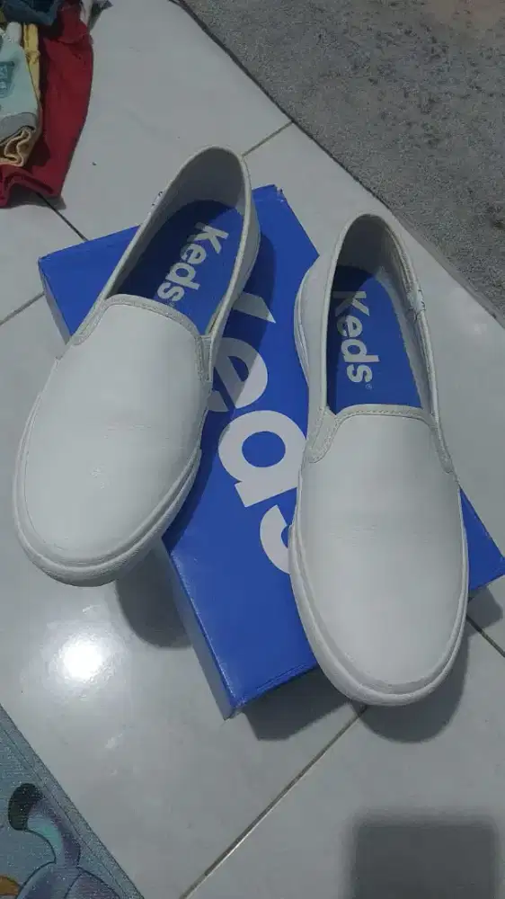 Jual slip on warna putih