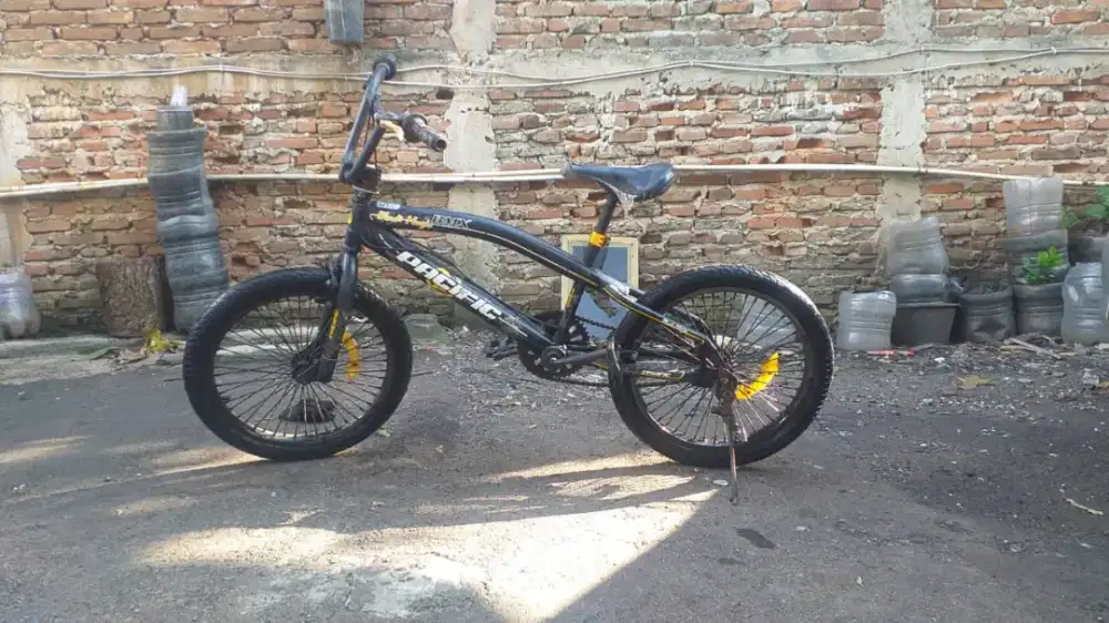 Di jual sepeda bmx uk 20mins rem semua nya minta ganti