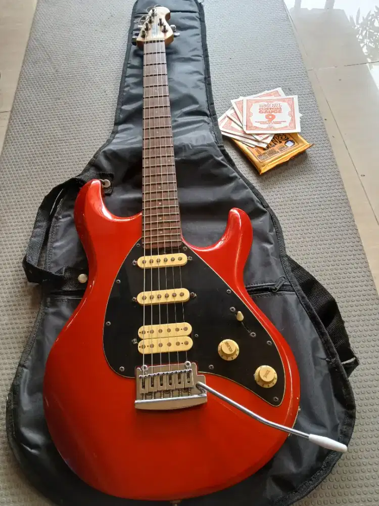 Gitar musicman sterling subsilo resmi