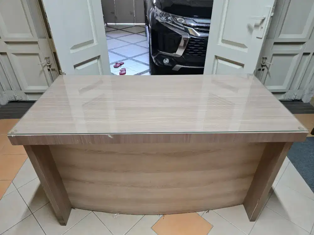 Meja Kantor Tempahan bahan kayu asli Jati
