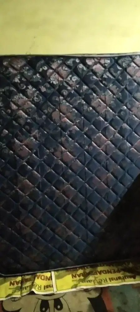 Di jual kasur spring bed ukuran no 2 masih bagus  no sobek