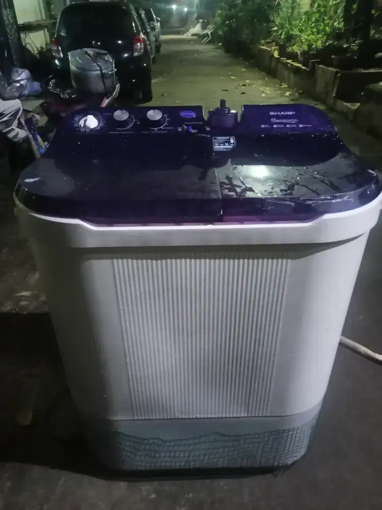 Mesin cuci 2 tabung Merk Sharp sawangan pasir putih