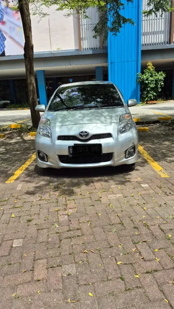 Yaris S Limited 2012