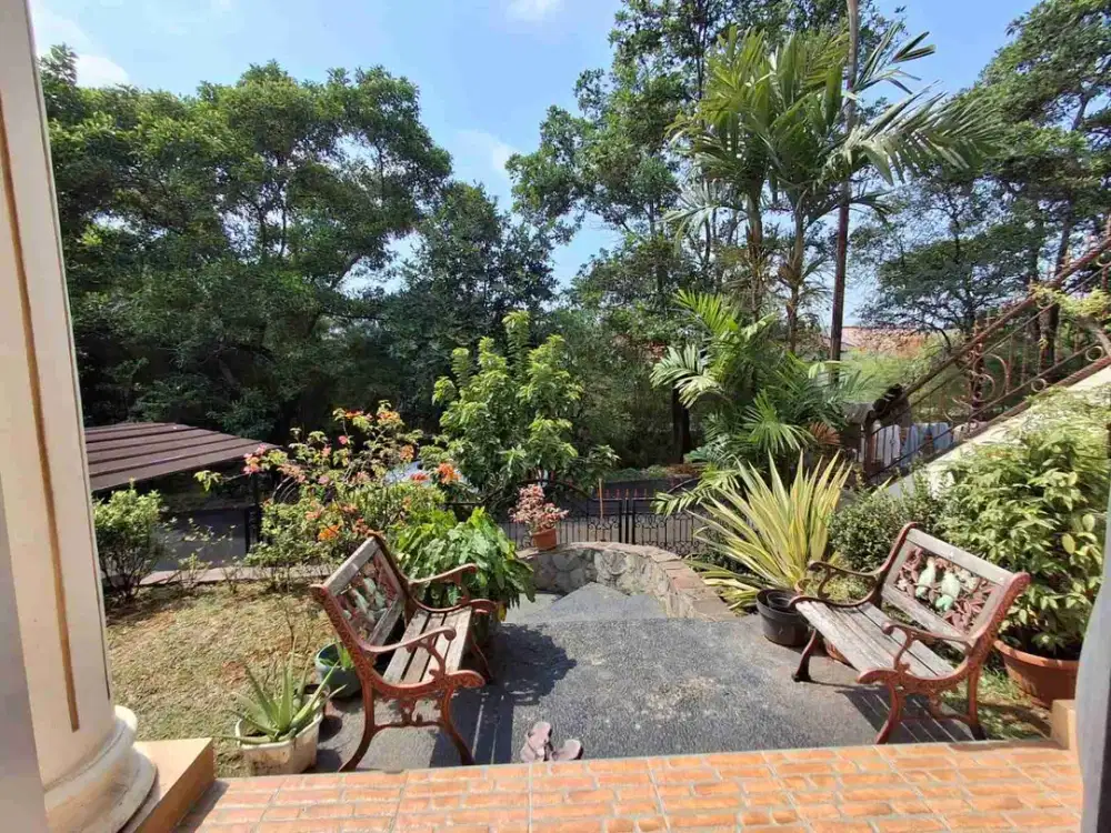 rumah Citragrand Cibubur klasik rapi siap huni