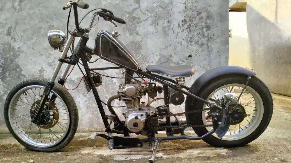 DIJUAL MOTOR HONDA GL100 CUSTOM CHOPPER BOBBER