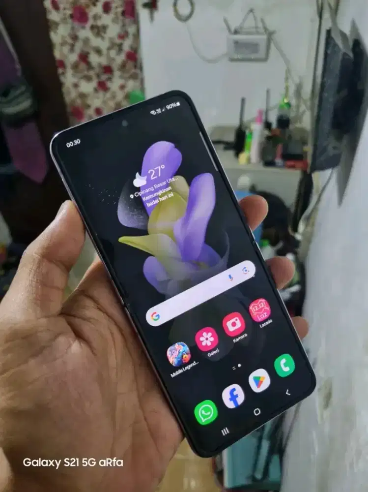 Samsung z flip 4 5G Sein ram 8/256 Hp ajah