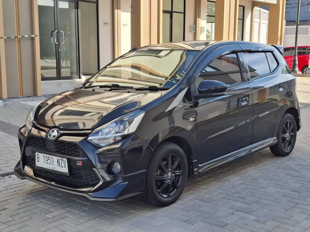 Toyota Agya GR Sport at 2022 KM 55 rb hitam